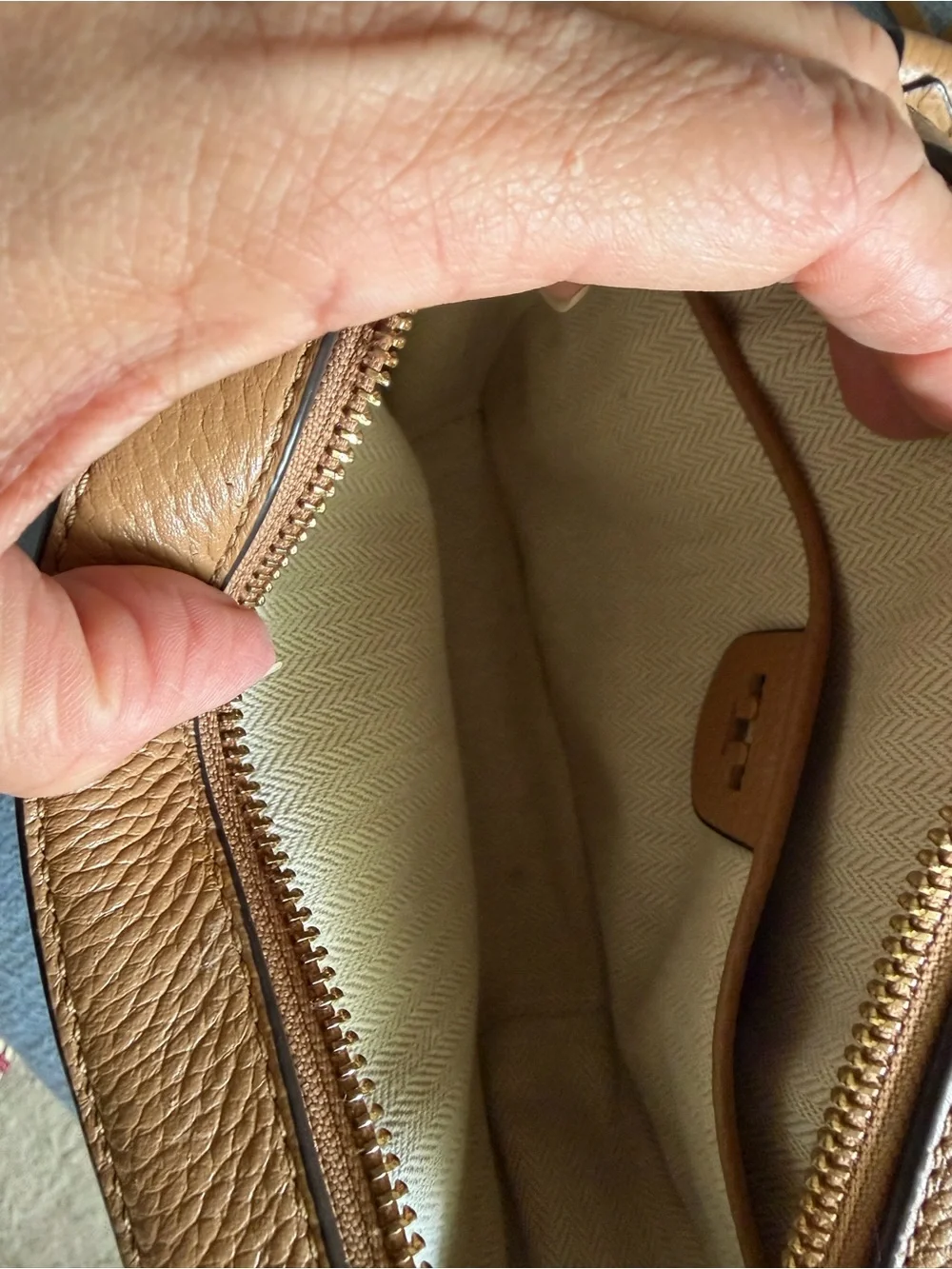 Tory Burch McGraw Camera Bag Pebbled Leather in Tan